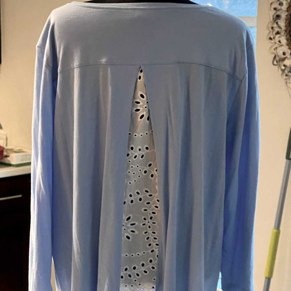 J Jill Women’s blouse - great for Spring! Unique back eye-lit detail.